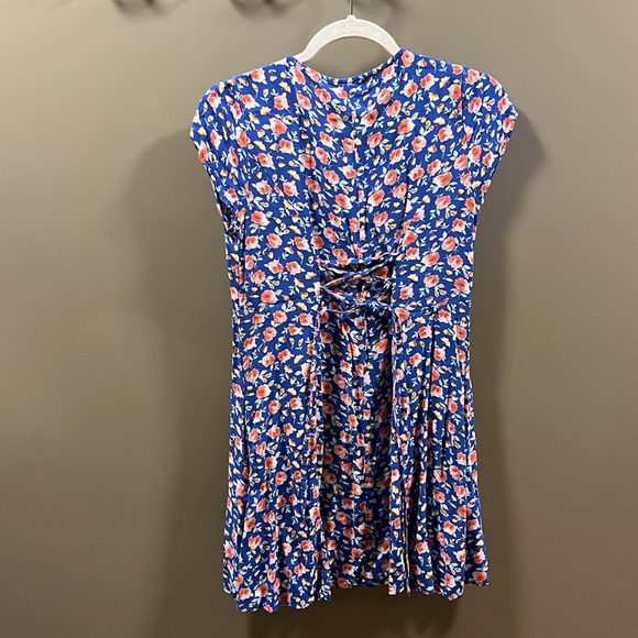 Size small foral dress. - Picture 2 of 3